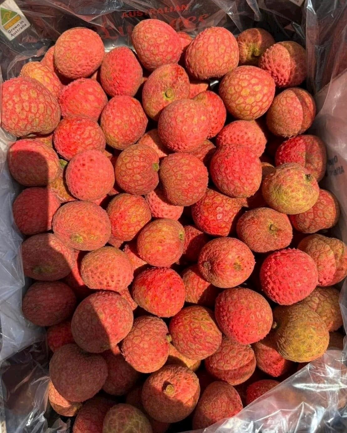 Vải thiều Úc giá gần 5 triệu/thùng 5 kg ở Việt Nam - Ảnh 2.