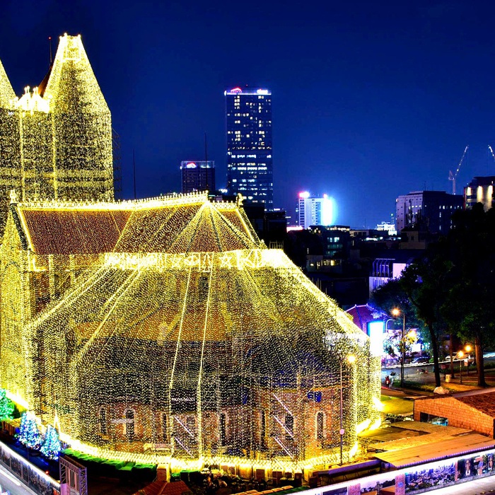 Giống Thượng Hải, điểm ngay trung tâm TP.HCM khiến nhiều người xếp hàng chỉ để xem khoảnh khắc lúc 18h45 - Ảnh 5.