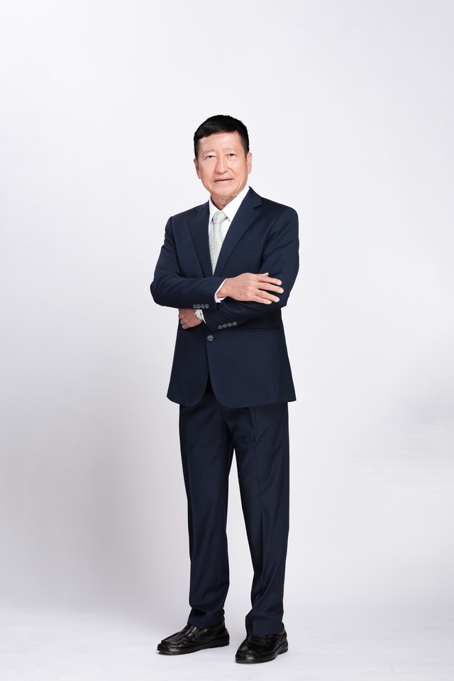 Từng đi vay 200 triệu không lãi, người đàn ông bán vé số xây dựng được cơ nghiệp nghìn tỷ ở Sài Gòn là ai?- Ảnh 1.