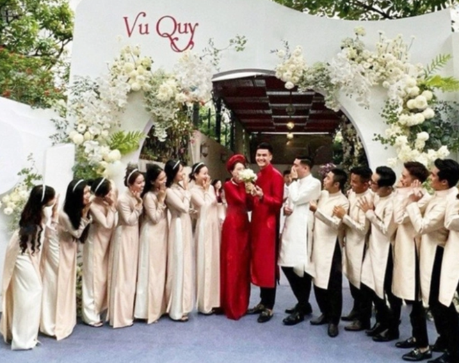 Mỹ nam Vbiz đánh úp công khai con đầu lòng sau 2 năm kết hôn với vợ gia thế khủng?- Ảnh 3. Mỹ nam Vbiz đánh úp công khai con đầu lòng sau 2 năm kết hôn với vợ gia thế khủng?- Ảnh 3.