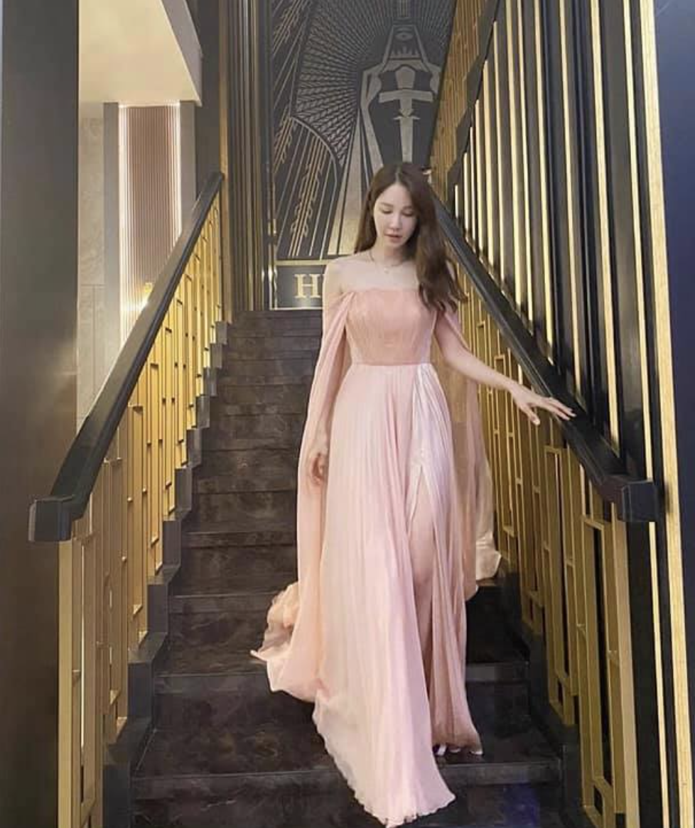 Mỹ nhân Penthouse gặp sự cố, liên tục che mặt, khiến gần 5 triệu người thắc mắc- Ảnh 13.