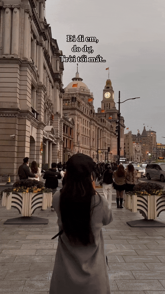 Giống Thượng Hải, điểm ngay trung tâm TP.HCM khiến nhiều người xếp hàng chỉ để xem khoảnh khắc lúc 18h45 - Ảnh 7.