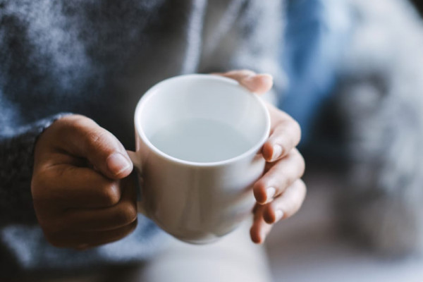 Cặp vợ chồng sống lành mạnh nhưng cùng nhận tin mắc ung thư, bác sĩ thở dài: “Sao uống loại nước này nhiều vậy?”- Ảnh 2.