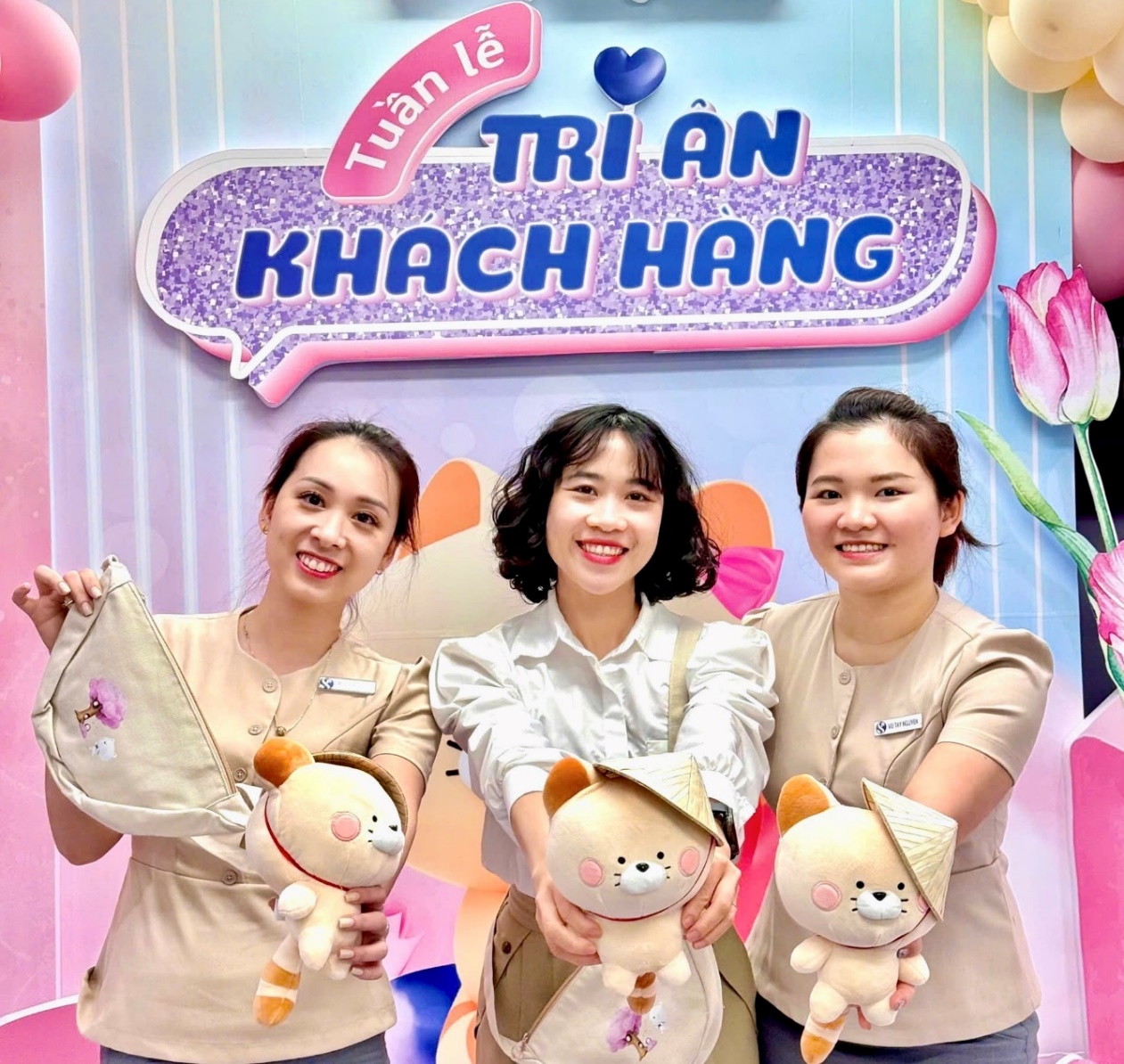 Ngân hàng Shinhan khởi động mùa lễ hội 2025 bằng tuần lễ tri ân rực rỡ - Ảnh 4. Ngân hàng Shinhan khởi động mùa lễ hội 2025 bằng tuần lễ tri ân rực rỡ - Ảnh 4.