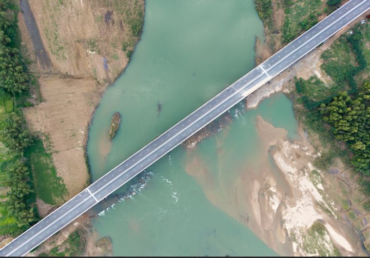 Ngắm cao tốc hơn 20.400 tỷ đồng chuẩn bị khánh thành: Có hầm lớn nhất cao tốc Bắc-Nam, về đích trước 8 tháng nhờ phương pháp đào hầm đặc biệt của Đèo Cả - Ảnh 4.