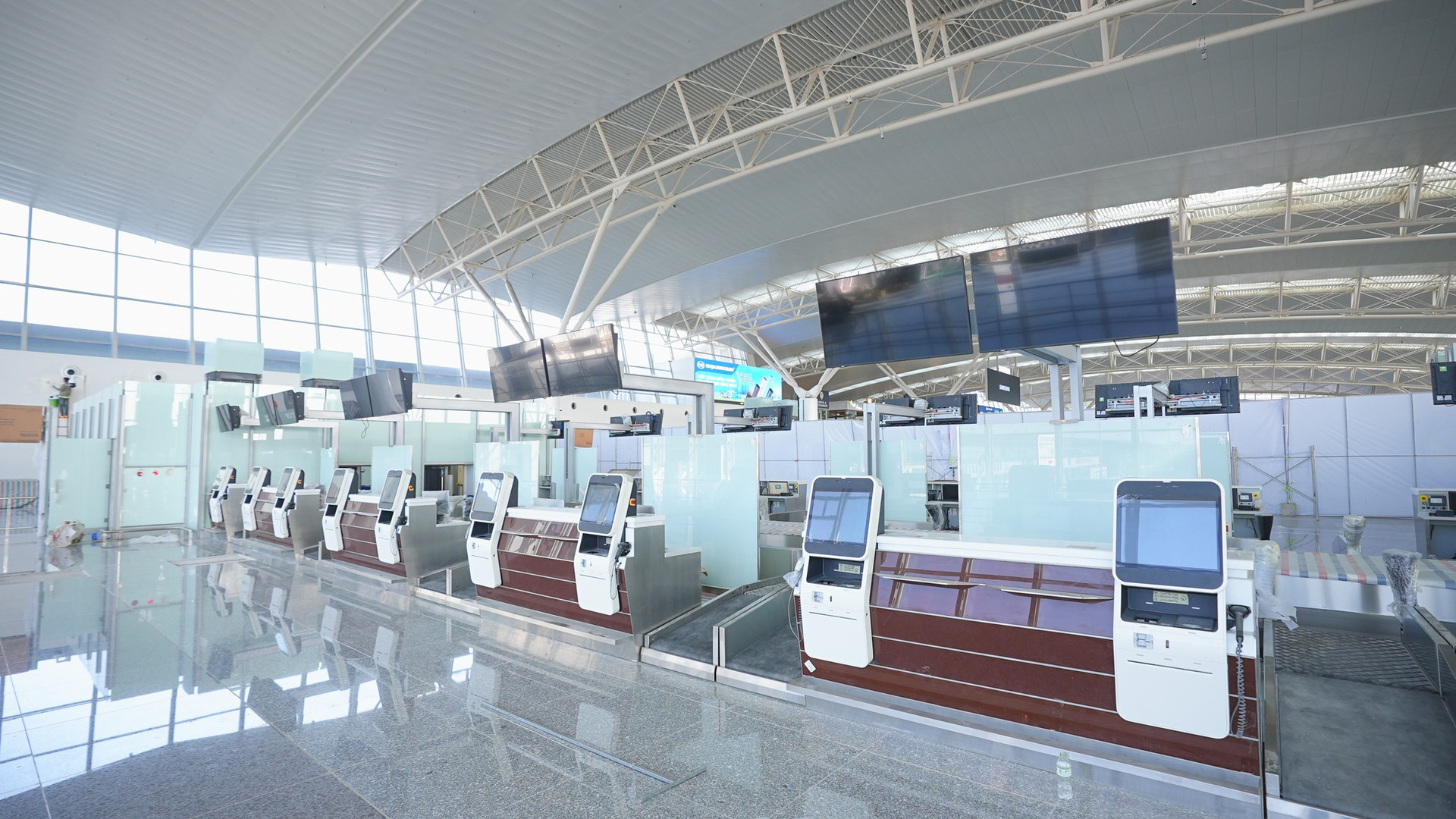 Sân bay nổi tiếng Việt Nam rót 5.000 tỷ đồng xây nhà ga 5 sao, có cả 'phi thuyền' soi chiếu xịn nhất thế giới - Ảnh 4.