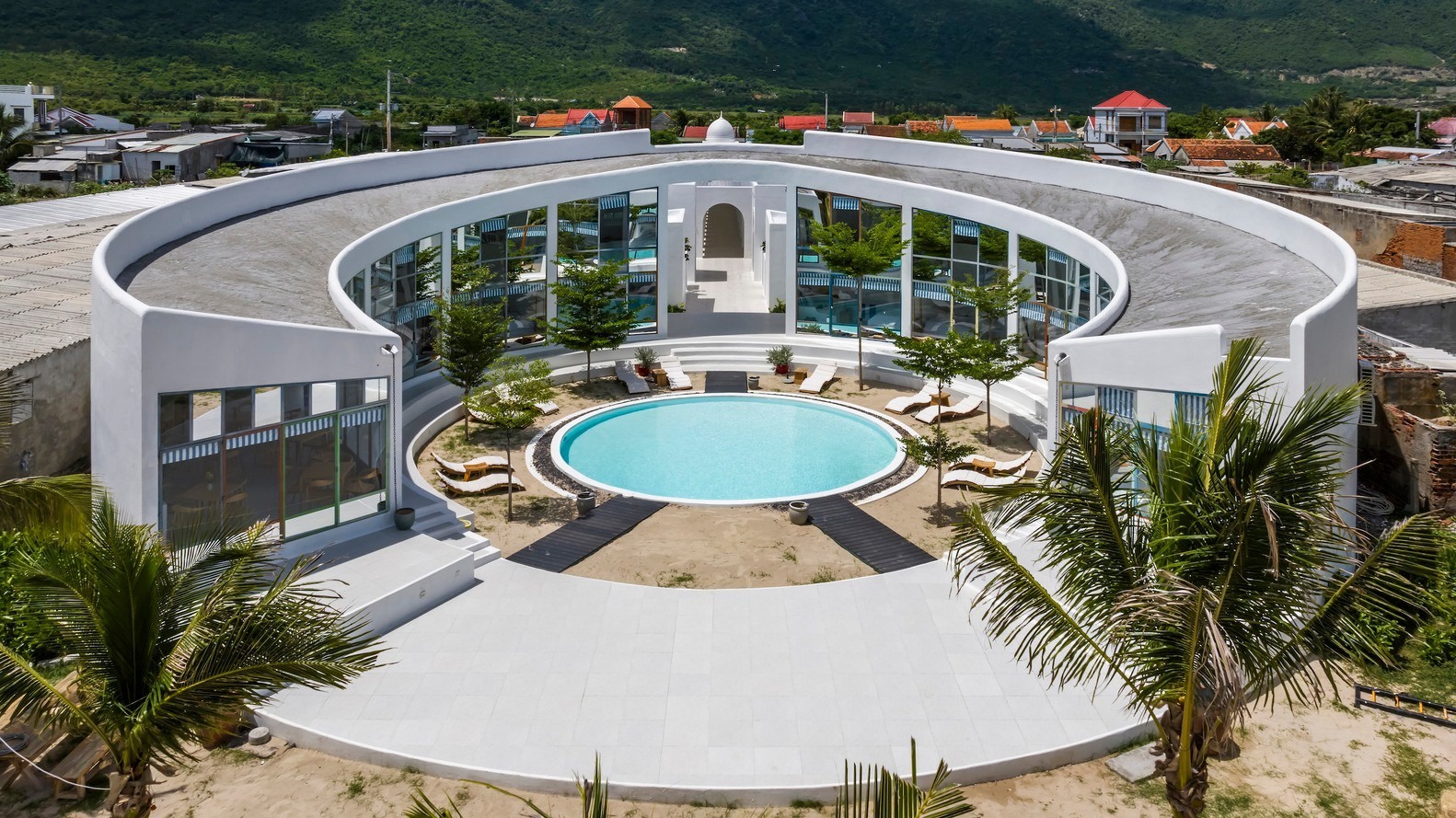 Mỹ nhân Việt lấy đại gia hơn 26 tuổi, được tặng biệt thự 4.000m²: Cuộc sống lãng mạn khiến tiểu thuyết ngôn tình chịu thua- Ảnh 3. Mỹ nhân Việt lấy đại gia hơn 26 tuổi, được tặng biệt thự 4.000m²: Cuộc sống lãng mạn khiến tiểu thuyết ngôn tình chịu thua- Ảnh 3.