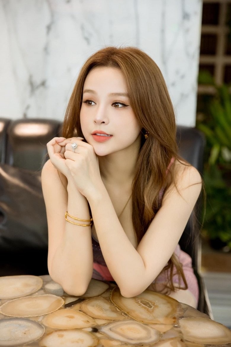 Mỹ nhân Việt ở biệt thự 100 tỷ, được chồng chiều, sống như công chúa đời thực- Ảnh 1. Mỹ nhân Việt ở biệt thự 100 tỷ, được chồng chiều, sống như công chúa đời thực- Ảnh 1.