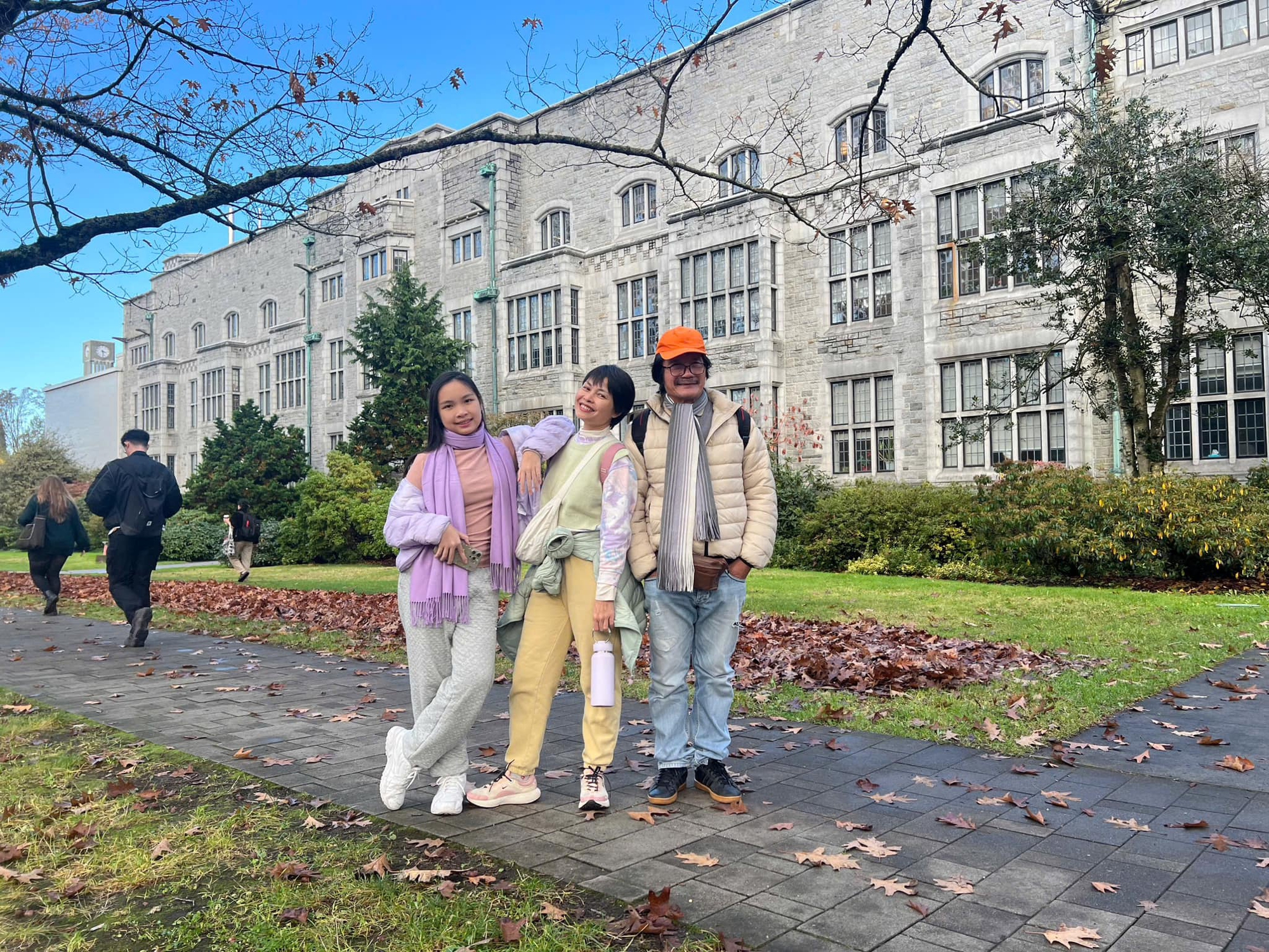 Nam NSƯT nổi tiếng cả nước, cưới học trò kém 22 tuổi, U70 lo “cơm áo gạo tiền” để con gái học trường song ngữ- Ảnh 8. Nam NSƯT nổi tiếng cả nước, cưới học trò kém 22 tuổi, U70 lo “cơm áo gạo tiền” để con gái học trường song ngữ- Ảnh 8.