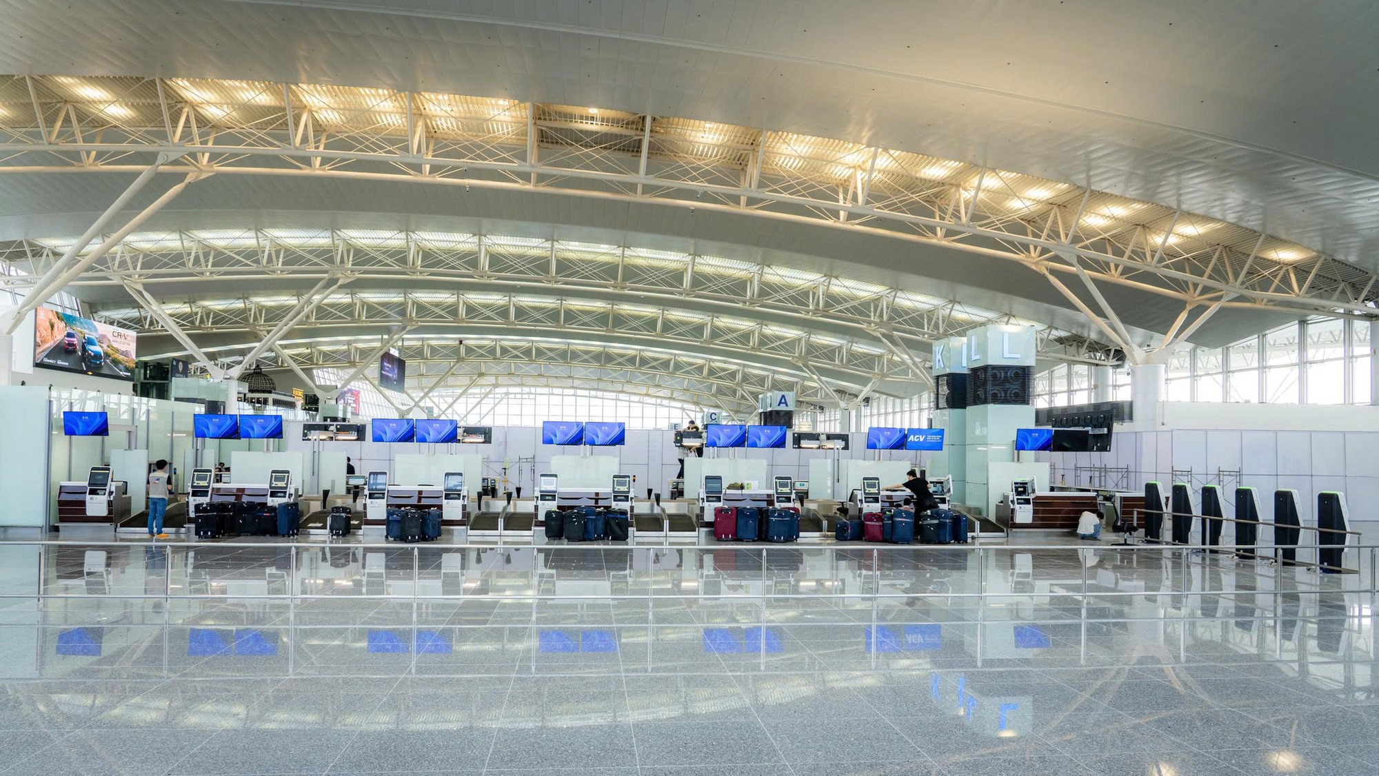 Sân bay nổi tiếng Việt Nam rót 5.000 tỷ đồng xây nhà ga 5 sao, có cả 'phi thuyền' soi chiếu xịn nhất thế giới - Ảnh 1.