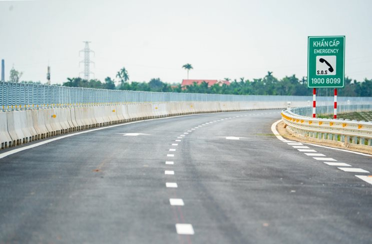 Ngắm cao tốc hơn 20.400 tỷ đồng chuẩn bị khánh thành: Có hầm lớn nhất cao tốc Bắc-Nam, về đích trước 8 tháng nhờ phương pháp đào hầm đặc biệt của Đèo Cả - Ảnh 3.