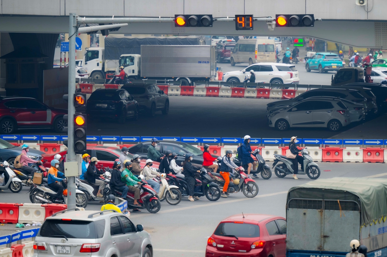 Hình ảnh bất ngờ trên các tuyến phố Hà Nội sau khi 1.837 camera AI chính thức đi vào hoạt động- Ảnh 3. Hình ảnh bất ngờ trên các tuyến phố Hà Nội sau khi 1.837 camera AI chính thức đi vào hoạt động- Ảnh 3.