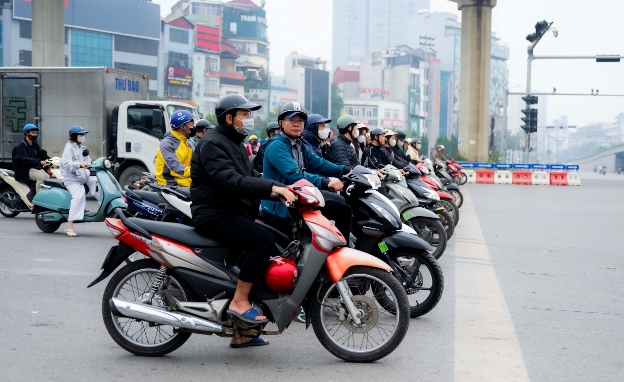 Hình ảnh bất ngờ trên các tuyến phố Hà Nội sau khi 1.837 camera AI chính thức đi vào hoạt động- Ảnh 5. Hình ảnh bất ngờ trên các tuyến phố Hà Nội sau khi 1.837 camera AI chính thức đi vào hoạt động- Ảnh 5.