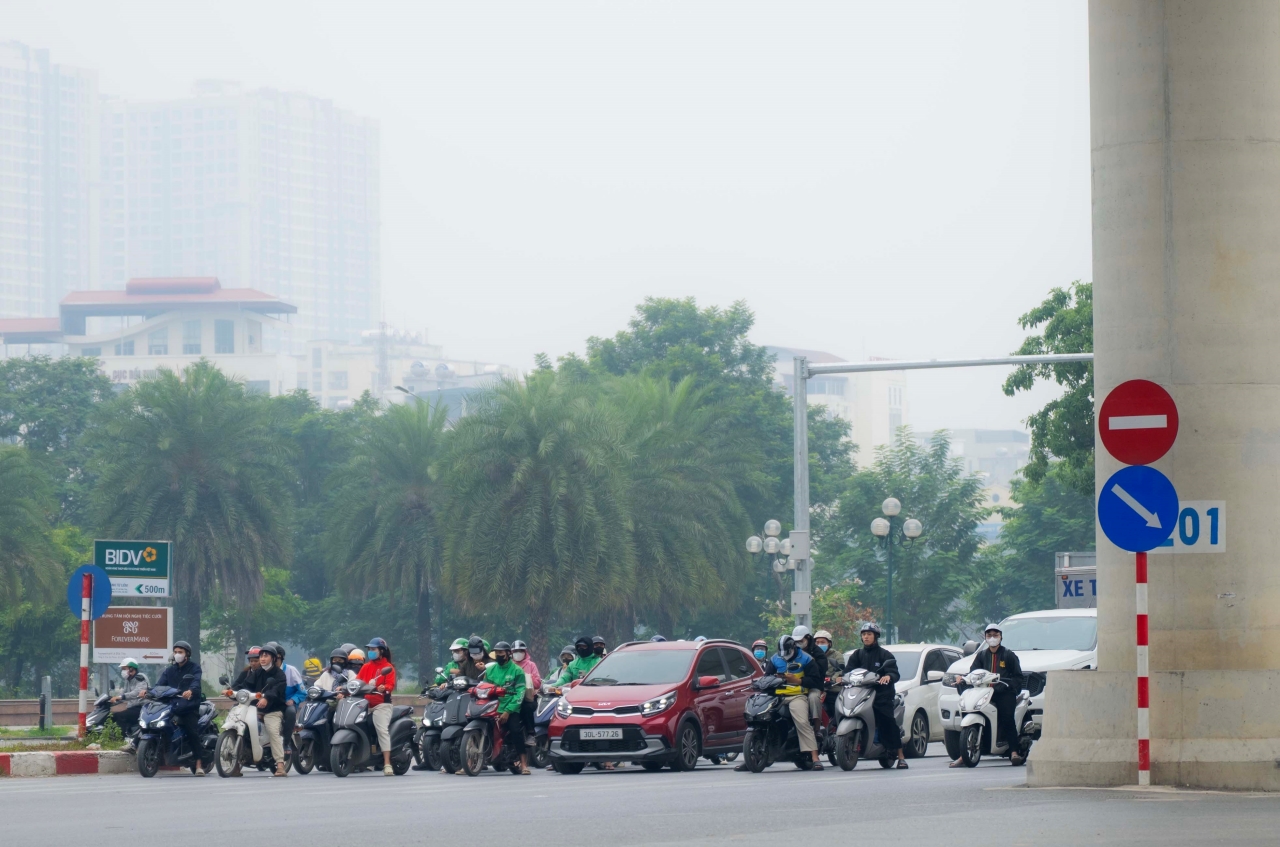 Hình ảnh bất ngờ trên các tuyến phố Hà Nội sau khi 1.837 camera AI chính thức đi vào hoạt động- Ảnh 8. Hình ảnh bất ngờ trên các tuyến phố Hà Nội sau khi 1.837 camera AI chính thức đi vào hoạt động- Ảnh 8.