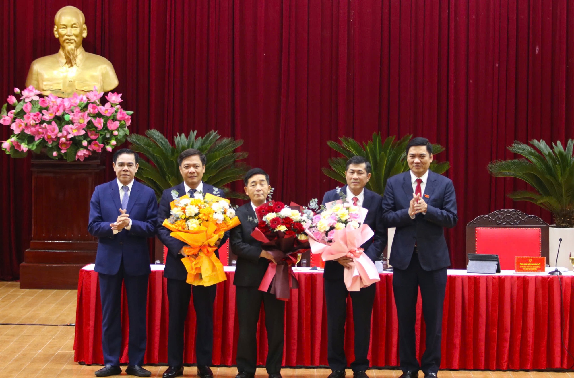 Ông Thái Văn Thành được bầu giữ chức Phó chủ tịch tỉnh Nghệ An  - Ảnh 3.