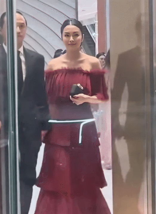 Mẹ 3 con Hà Tăng và đôi mắt in hằn dấu vết tuổi tác: "Đây là một kiệt tác của hành trình làm mẹ" - Ảnh 2. Mẹ 3 con Hà Tăng và đôi mắt in hằn dấu vết tuổi tác: "Đây là một kiệt tác của hành trình làm mẹ" - Ảnh 2.