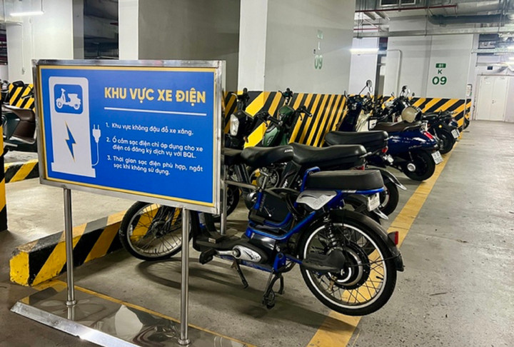 Bộ Xây dựng 'giục' hoàn thiện quy chuẩn đối với chung cư có lắp trụ sạc xe điện- Ảnh 1.