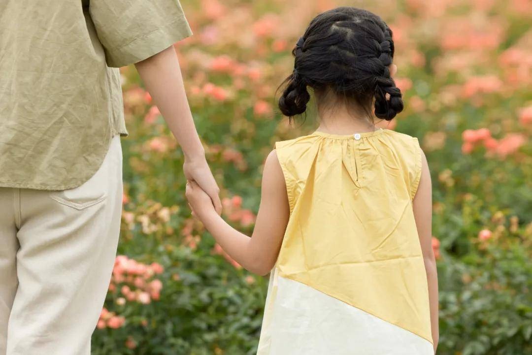 Đến 50 tuổi mới hiểu: Bất hạnh lớn nhất của một gia đình là cha mẹ mở miệng nói 3 câu này- Ảnh 1.