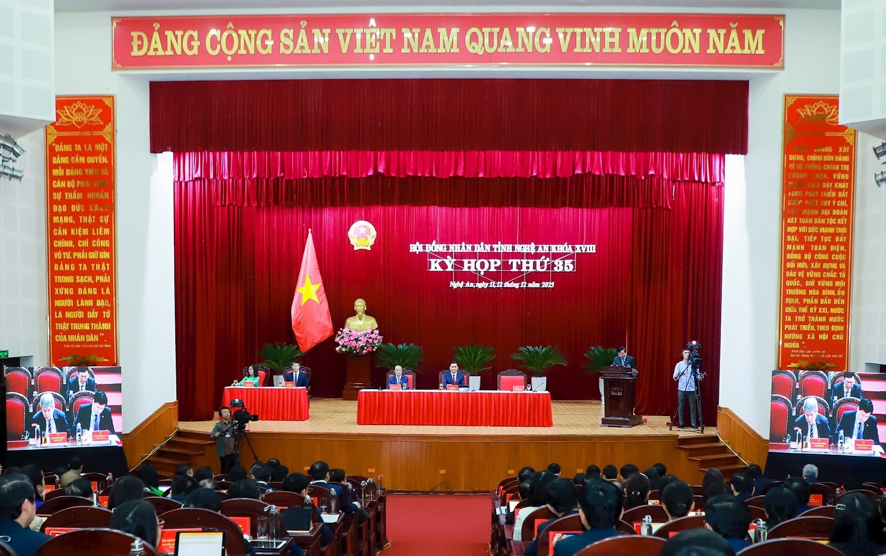 Ông Thái Văn Thành được bầu giữ chức Phó chủ tịch tỉnh Nghệ An  - Ảnh 1.