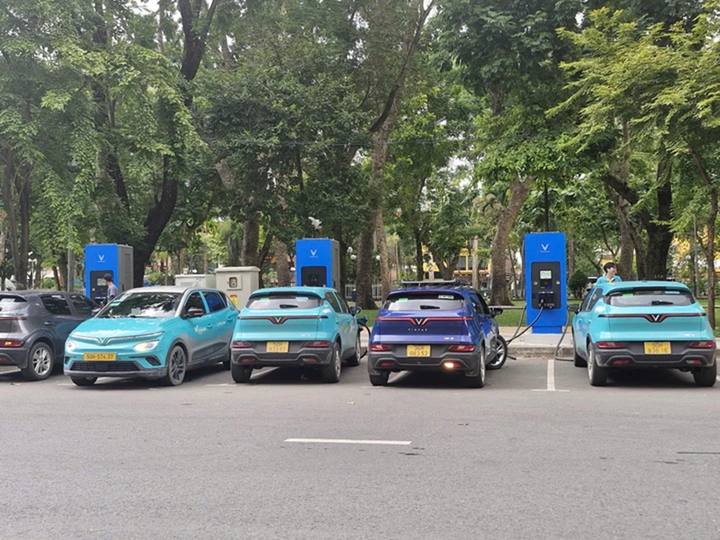Giám đốc Sở Xây dựng TP.HCM: Hàng nghìn trụ sạc hiện nay cơ bản đủ cho ô tô điện- Ảnh 3.
