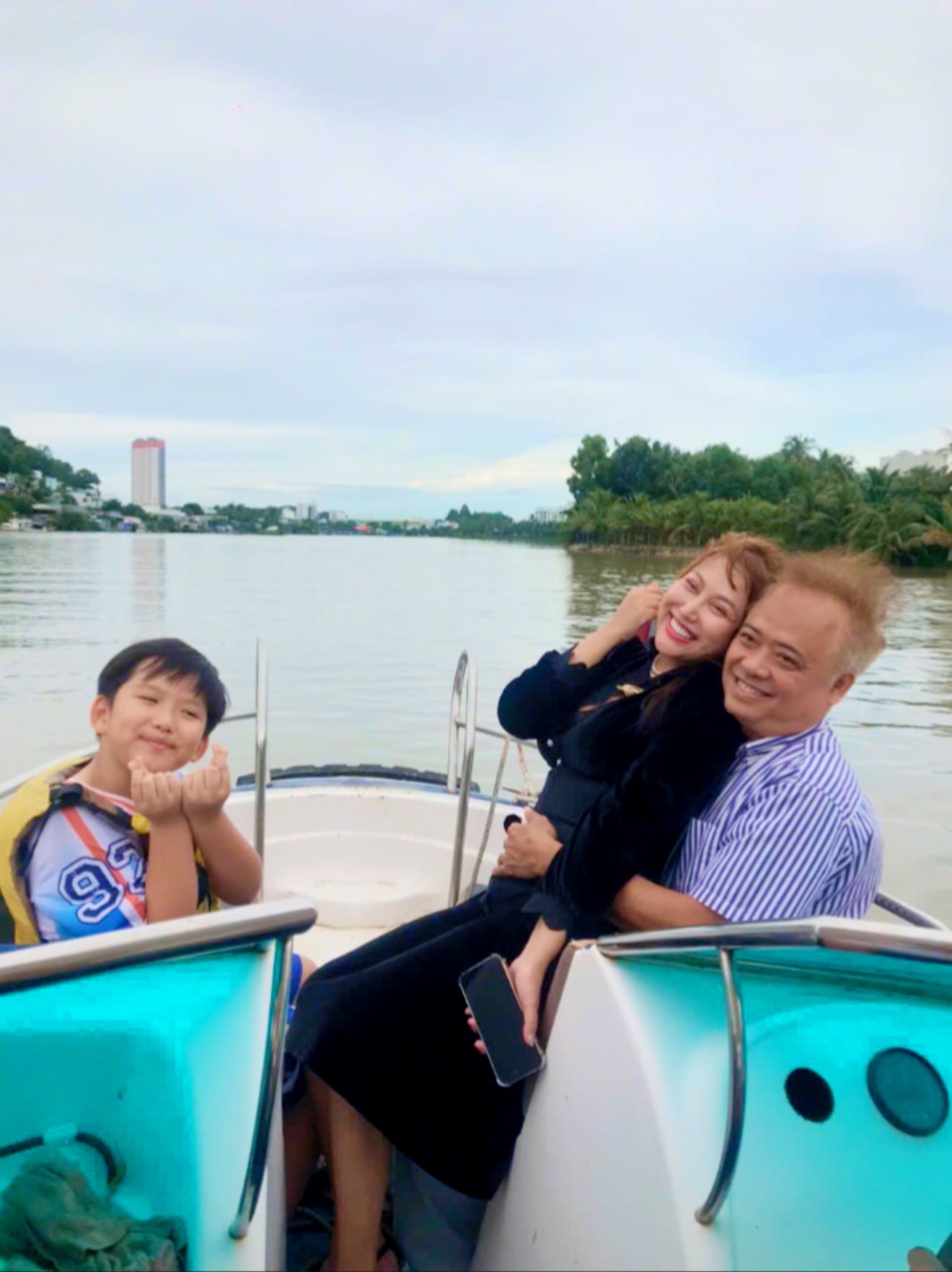 Nữ nghệ sĩ 2 đời chồng nửa đêm đăng status hơn 600 chữ về bạn trai U60- Ảnh 1.