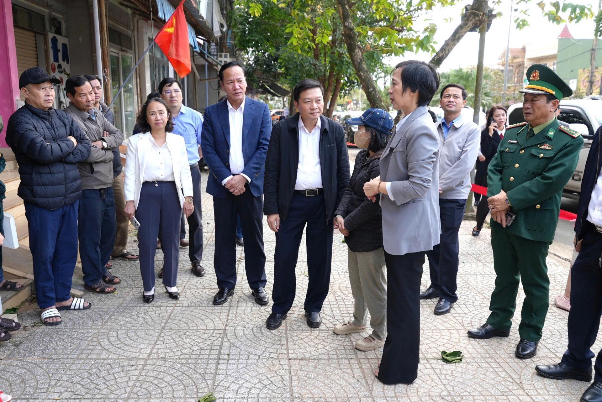 Chủ tịch Quảng Trị báo cáo Thủ tướng về chậm sửa 12 nhà dân do sạt lở - Ảnh 2. Chủ tịch Quảng Trị báo cáo Thủ tướng về chậm sửa 12 nhà dân do sạt lở - Ảnh 2.