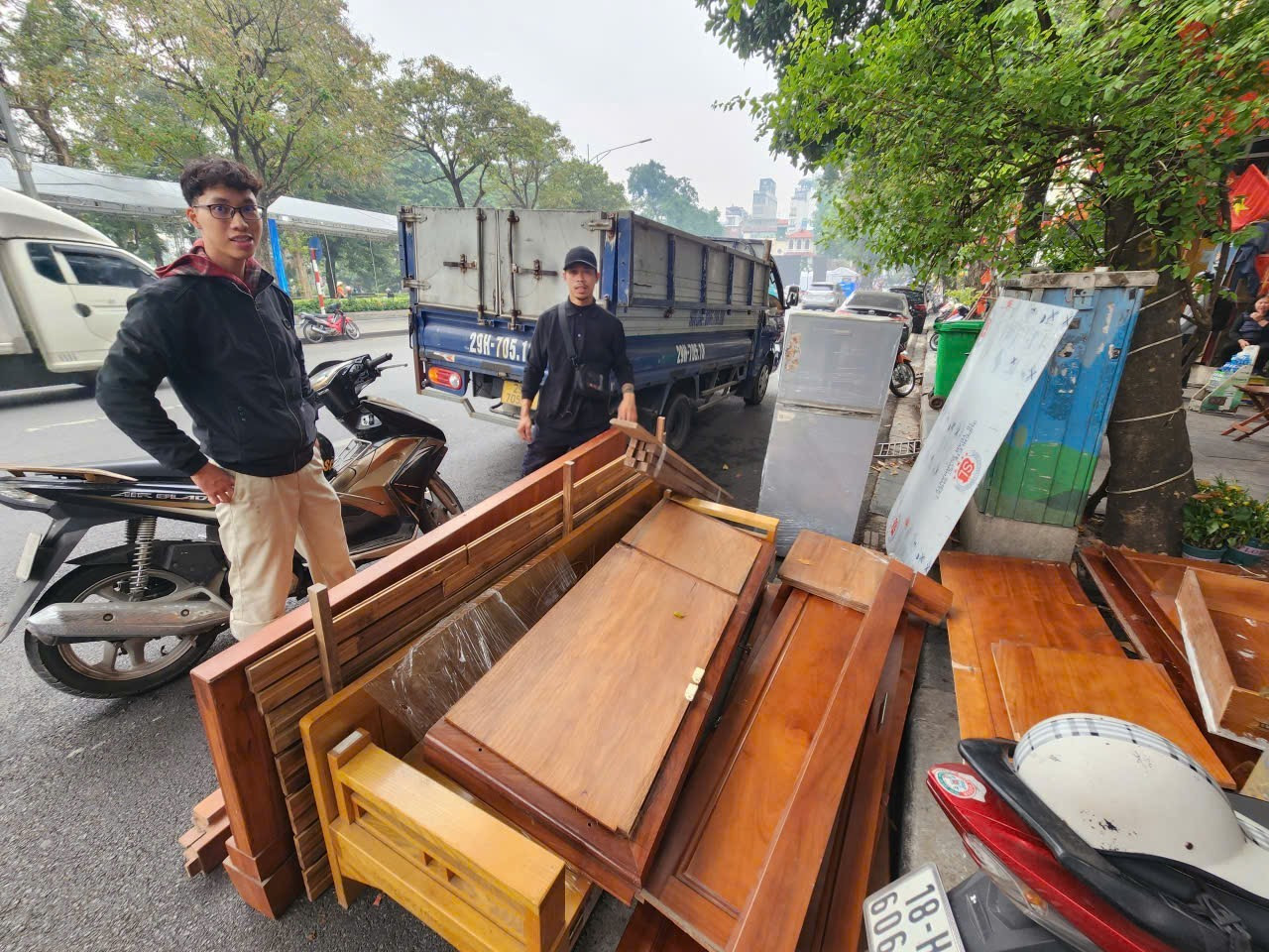 Bắt đầu phá dỡ các công trình để phục vụ dự án quanh hồ Hoàn Kiếm- Ảnh 2.