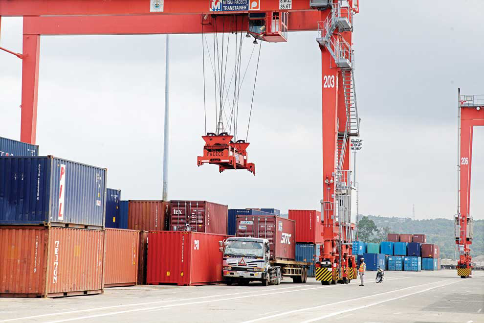 Biên giới đóng từ tháng 7, thương mại 'lao dốc' gần 50%: Hàng Thái Lan vẫn qua Lào vào Campuchia- Ảnh 1.