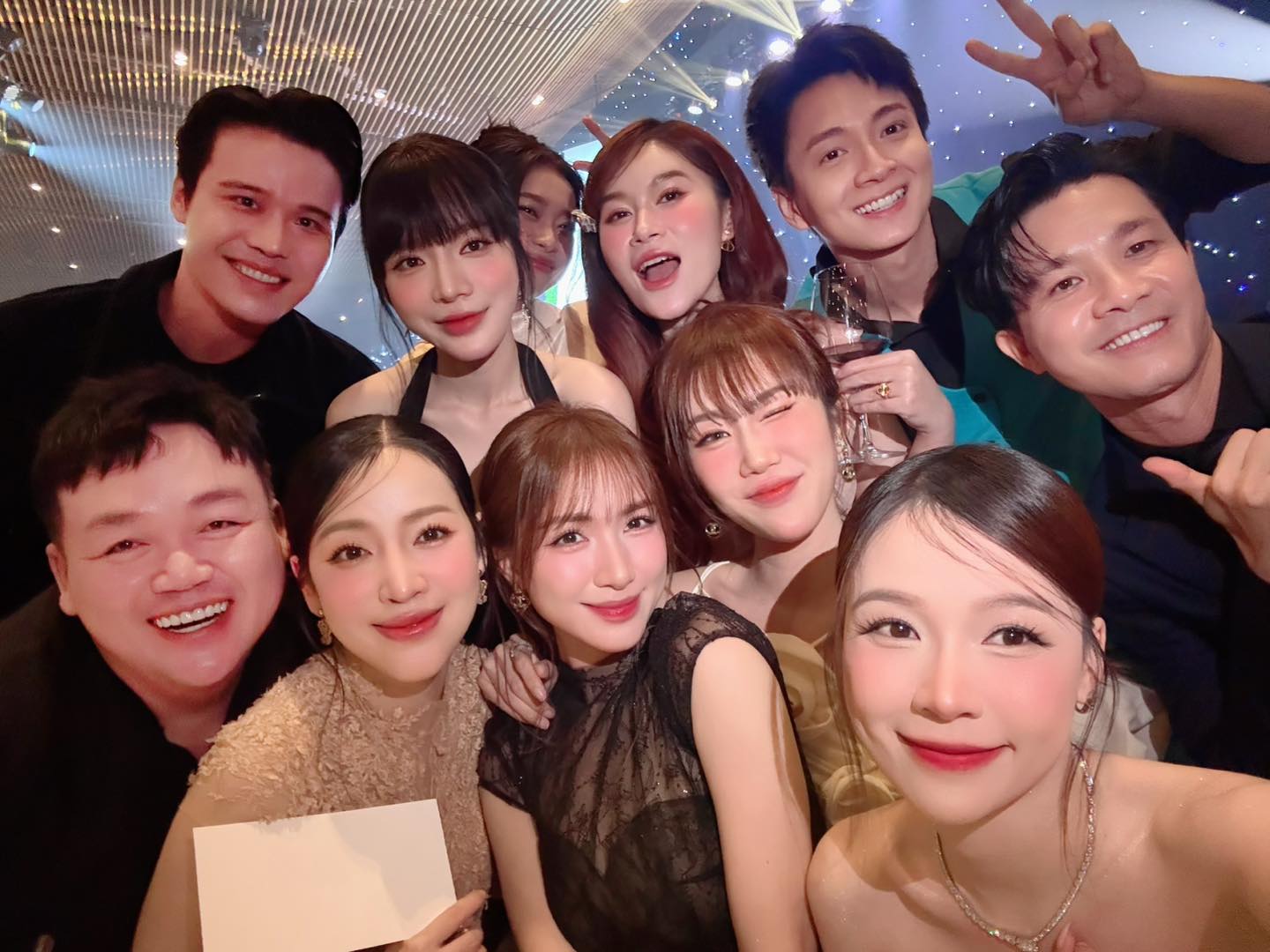 Lộ tin nhắn Hòa Minzy muốn ngủ cùng 2 đêm với một người, danh tính gây tò mò- Ảnh 4. Lộ tin nhắn Hòa Minzy muốn ngủ cùng 2 đêm với một người, danh tính gây tò mò- Ảnh 4.