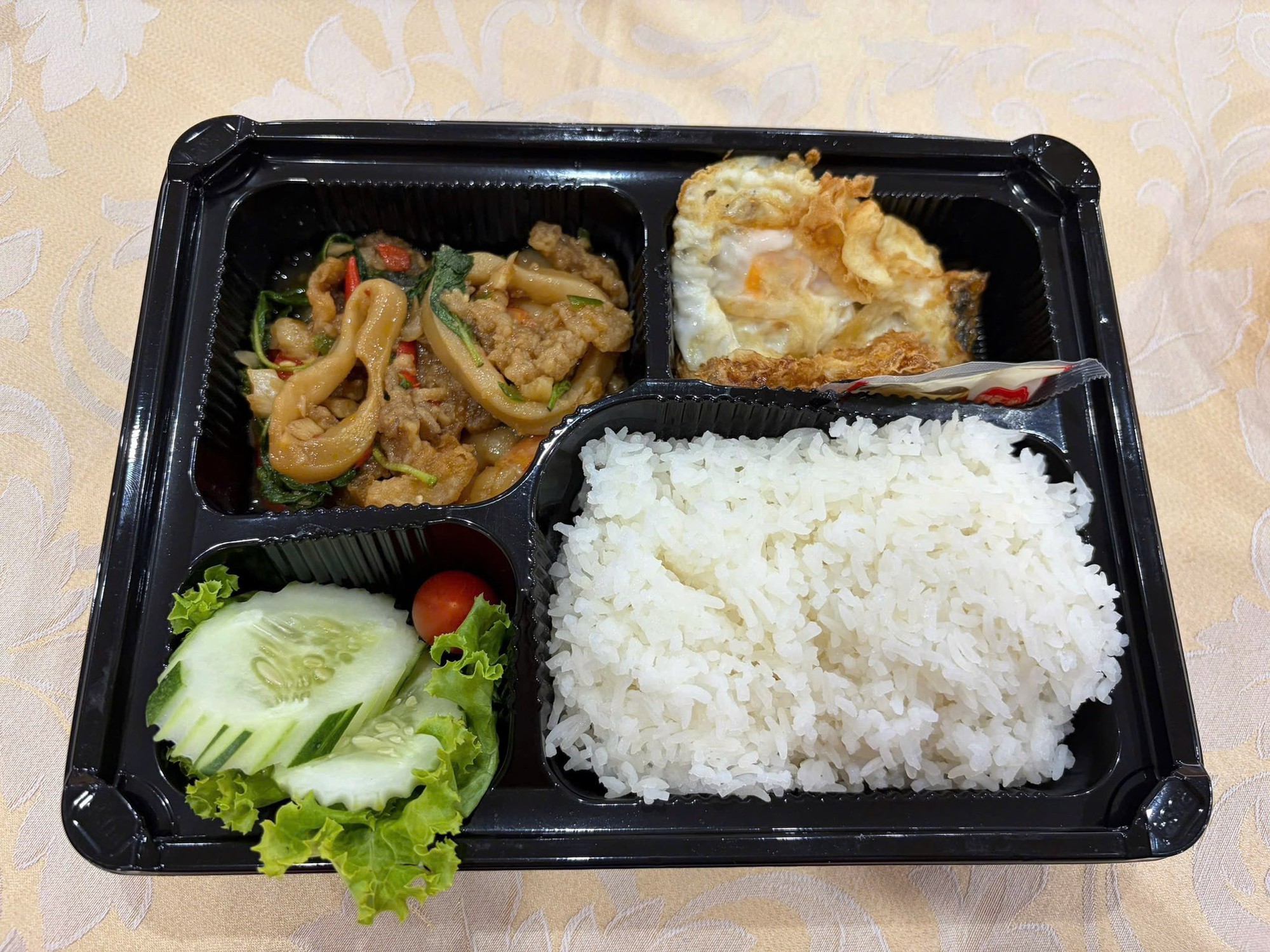 Vụ bữa cơm sơ sài của tuyển futsal Việt Nam ở SEA Games: VFF vào cuộc, cầu thủ không còn lo đói- Ảnh 2. Vụ bữa cơm sơ sài của tuyển futsal Việt Nam ở SEA Games: VFF vào cuộc, cầu thủ không còn lo đói- Ảnh 2.