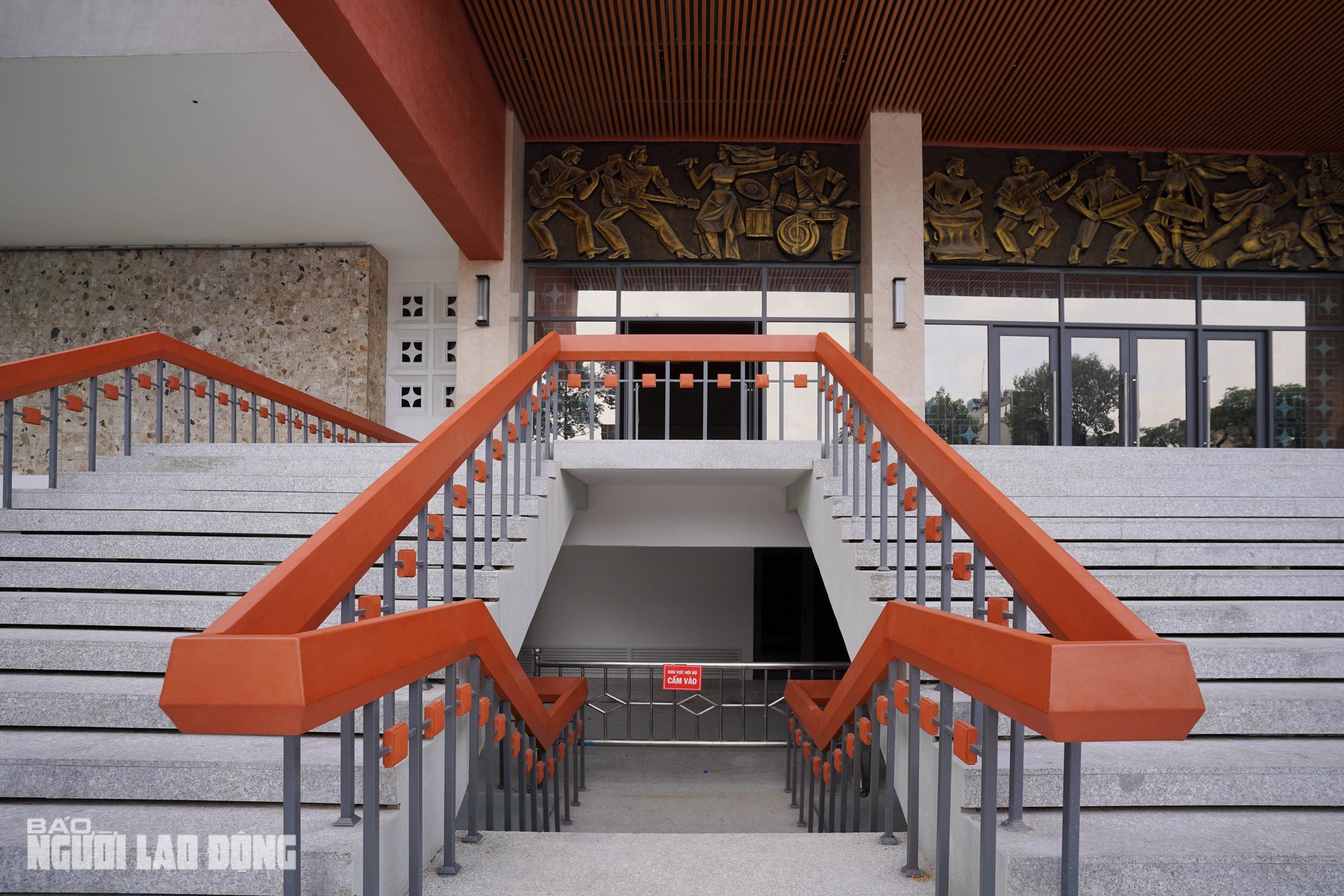 Ngắm nhà hát Hòa Bình tuyệt đẹp trong tấm áo mới trị giá hơn 270 tỉ đồng - Ảnh 2.