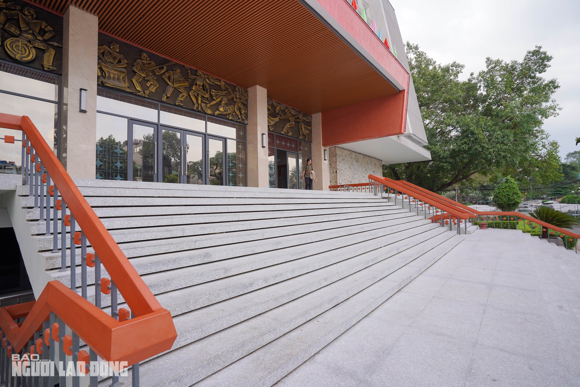 Ngắm nhà hát Hòa Bình tuyệt đẹp trong tấm áo mới trị giá hơn 270 tỉ đồng - Ảnh 3.