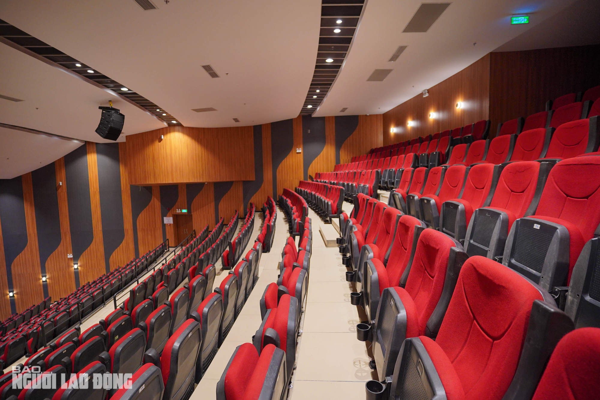 Ngắm nhà hát Hòa Bình tuyệt đẹp trong tấm áo mới trị giá hơn 270 tỉ đồng - Ảnh 10.