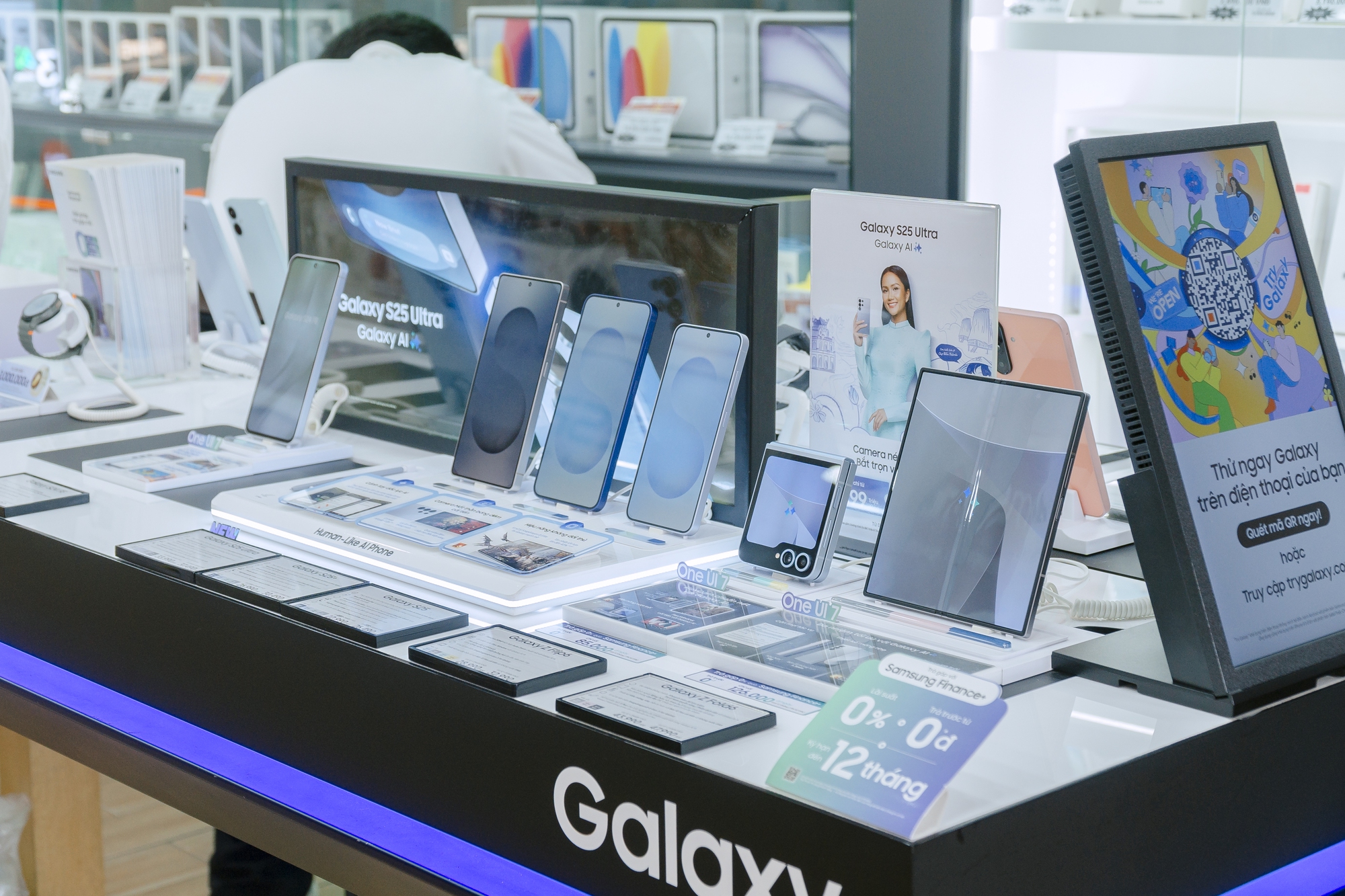 Chạm đáy lịch sử: iPhone 17 Pro Max, iPhone 16, Galaxy Z Fold7 giảm giá sốc nhân dịp Sale ngày đôi- Ảnh 2.