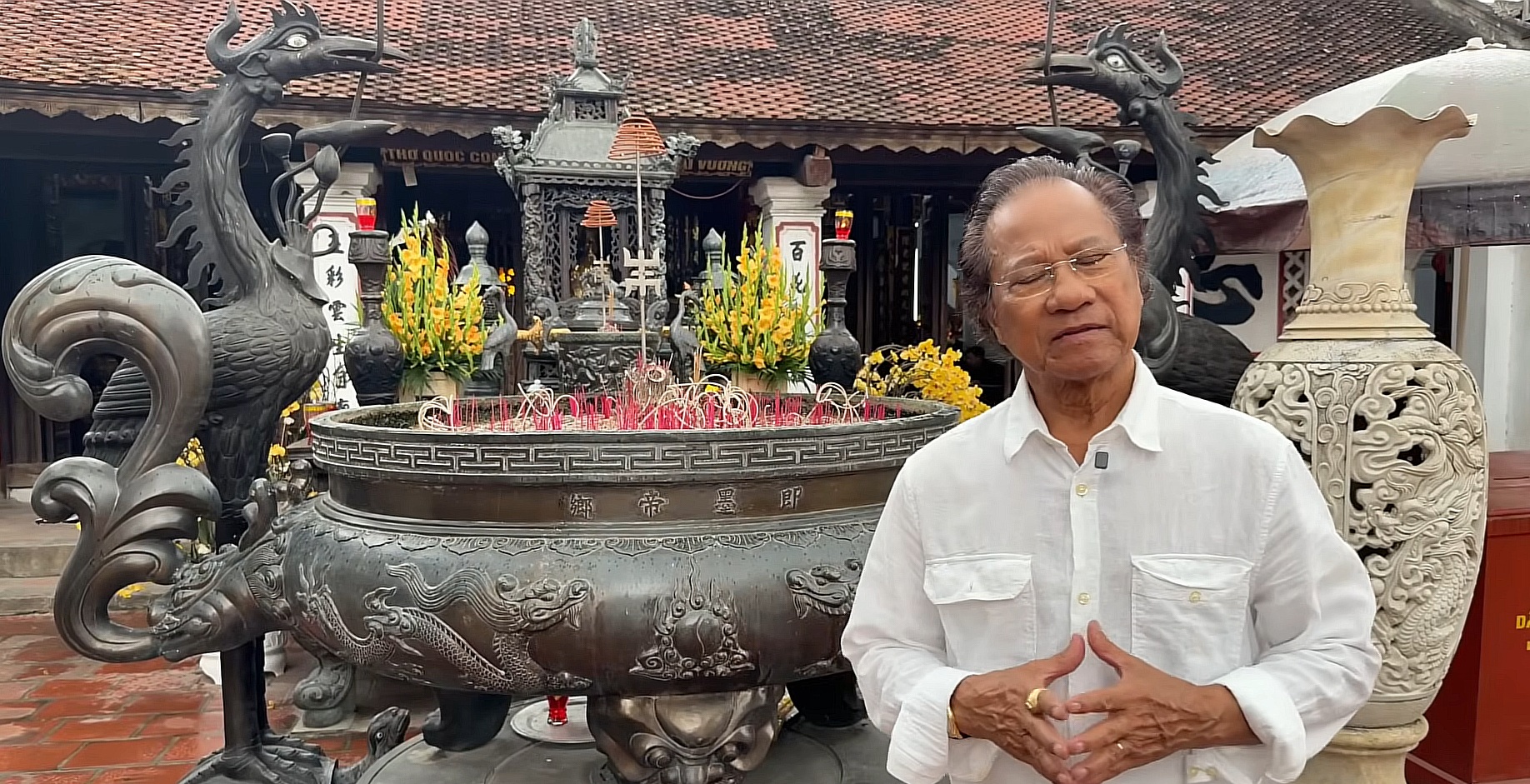 Chế Linh tới Ninh Bình: "Hôm nay tôi mặc chiếc áo dễ thương lắm"- Ảnh 1.