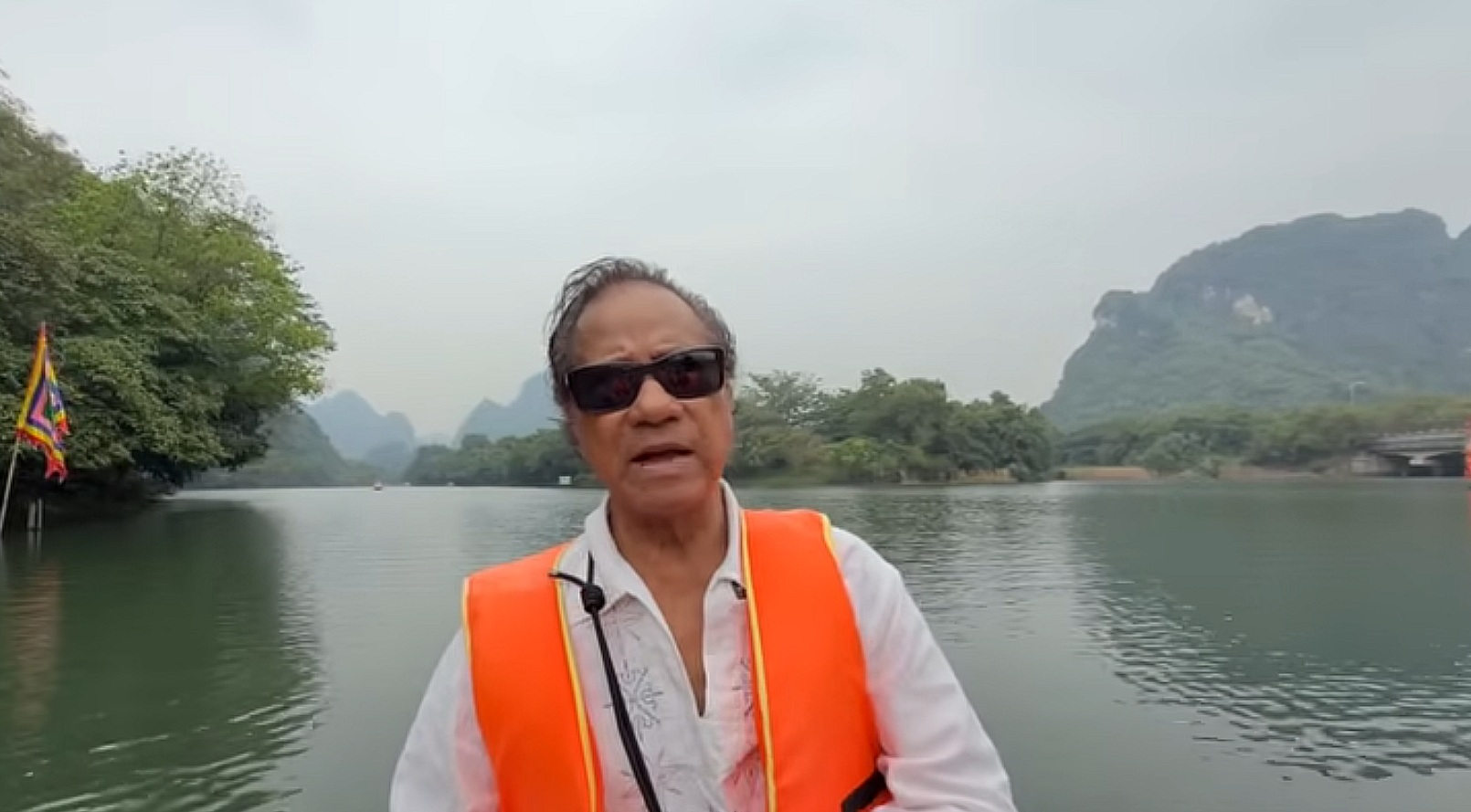 Chế Linh tới Ninh Bình: "Hôm nay tôi mặc chiếc áo dễ thương lắm"- Ảnh 2.