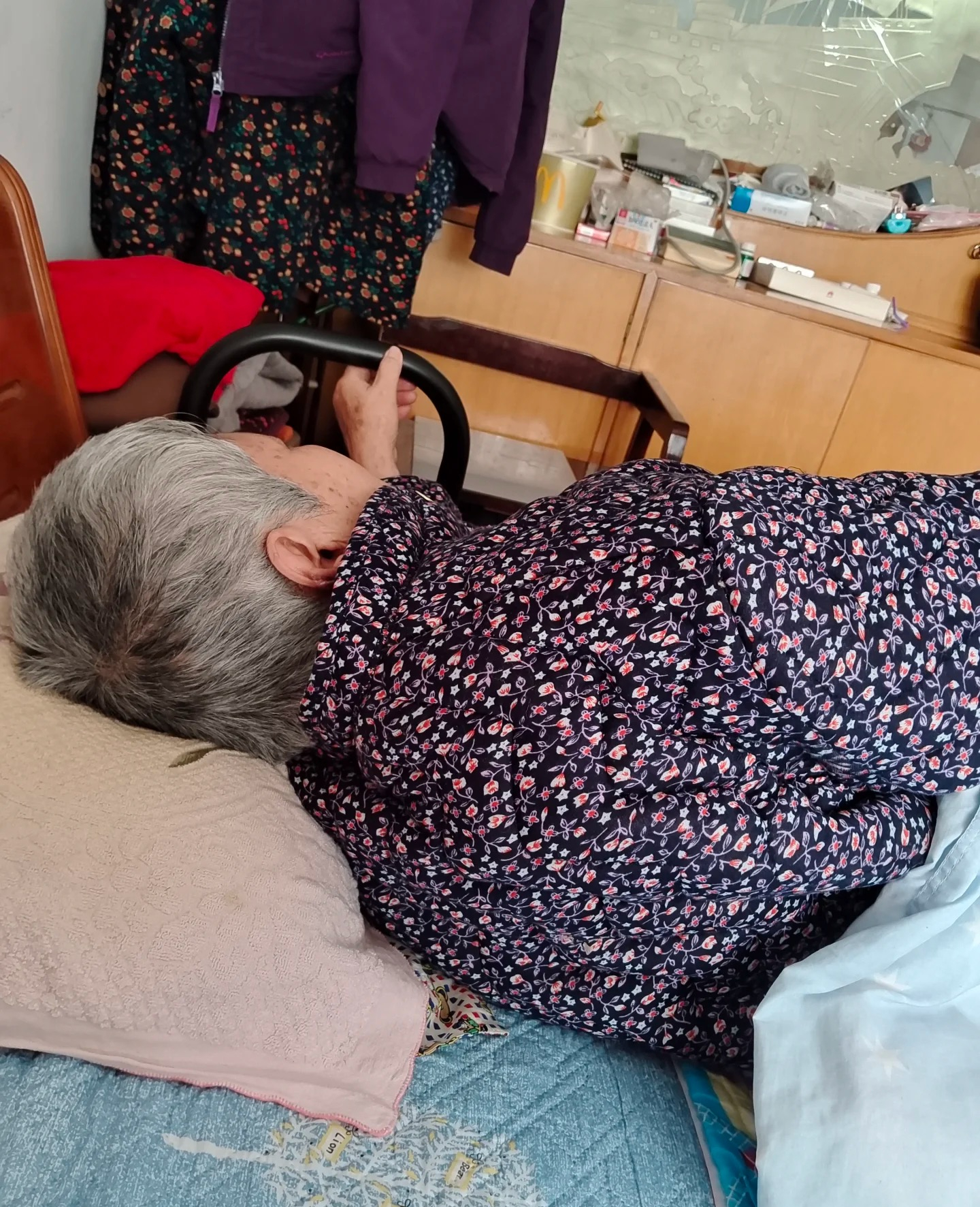 Con trai rút 100 tỷ mẹ qua đời để lại, nhân viên ngân hàng quyết không trả: Anh không có quyền!- Ảnh 1.