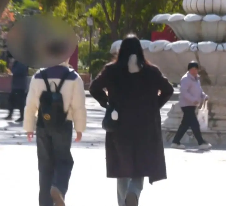 Cha chi hơn 370 triệu cho con học đại học, đến cao học không kham nổi nữa bất ngờ bị con gái kiện ngược- Ảnh 3.