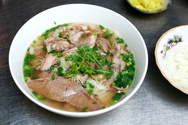 Khách Hàn đến Việt Nam mặc áo có dòng chữ đặc biệt, nhất định không ăn một loại rau - Ảnh 5.