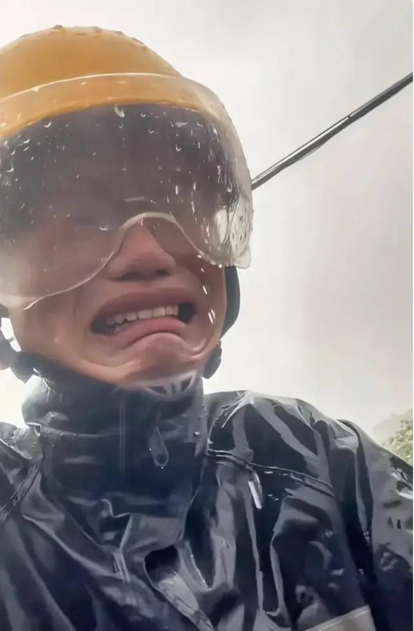 Đang đi giao hàng vui vẻ, shipper bật khóc khi cả 3 đơn đều gặp kiếp nạn với khách đặt đồ ăn- Ảnh 3.