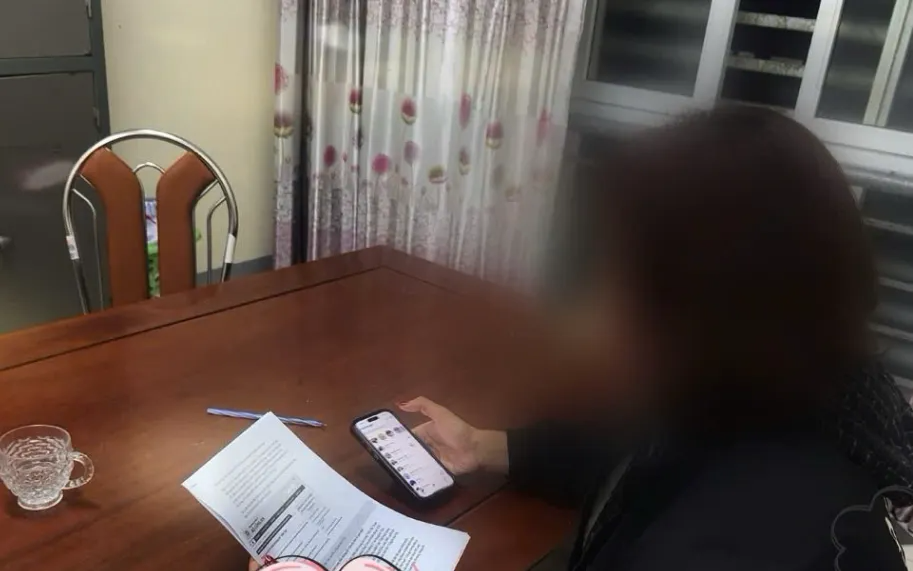 Sập bẫy “tình ảo”, người phụ nữ bị ép chuyển 4 tỷ đồng vào sàn giao dịch giả mạo - Ảnh 1.