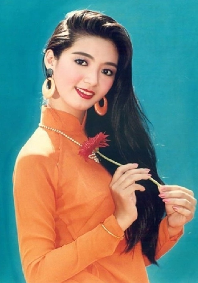 Nhan sắc ở tuổi 51 của Hoa hậu Điện ảnh kêu gọi xây cầu vùng lũ- Ảnh 4.