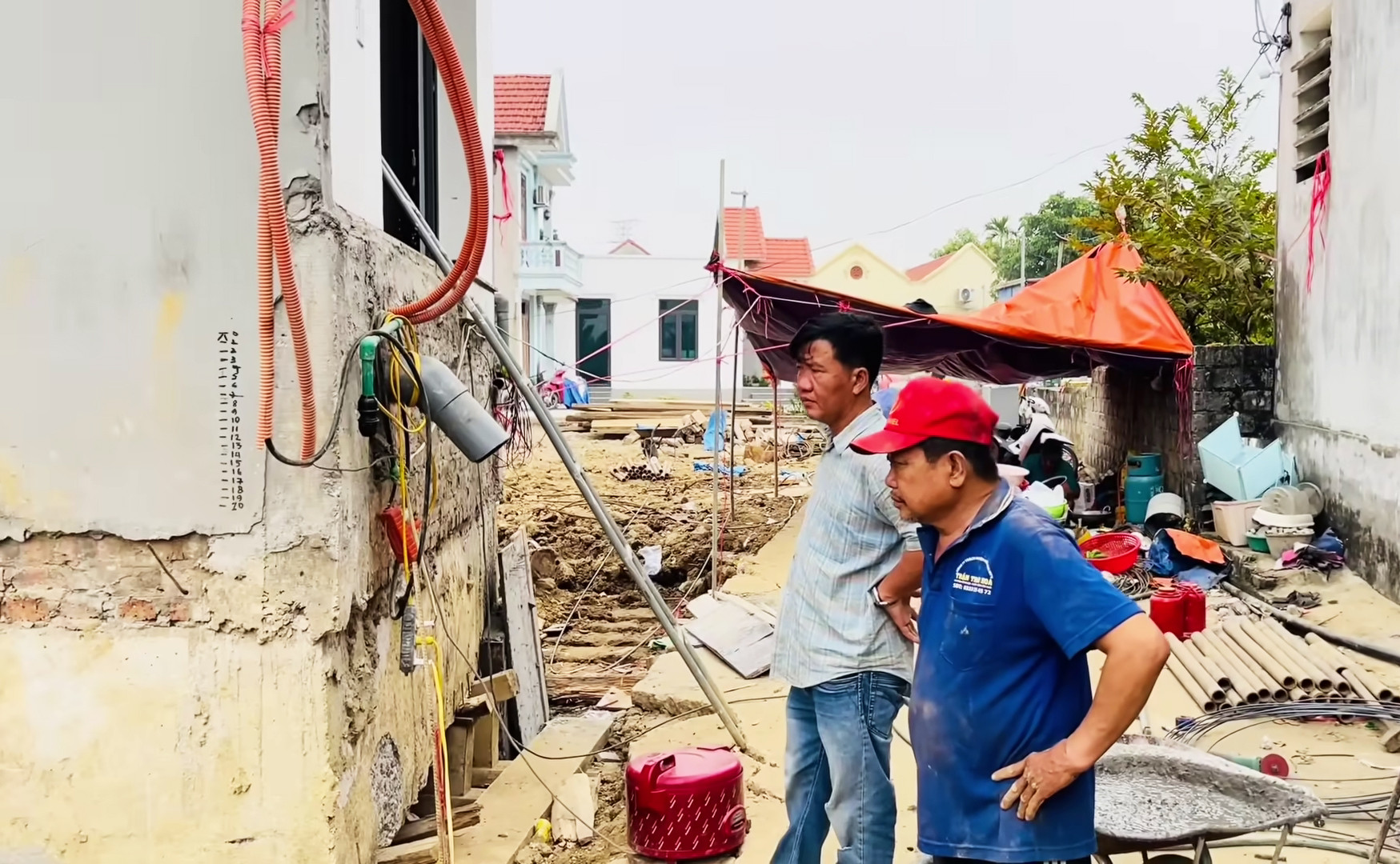 Tình huống oái oăm sau khi chuyển căn nhà xây nhầm ở Hải Phòng về đúng vị trí- Ảnh 1.