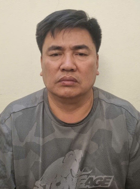 Đại úy CSGT kể khoảnh khắc bị người vi phạm đẩy vào đầu xe tải: Trước đó còn nhắc đối tượng đi gọn vào- Ảnh 3. Đại úy CSGT kể khoảnh khắc bị người vi phạm đẩy vào đầu xe tải: Trước đó còn nhắc đối tượng đi gọn vào- Ảnh 3.