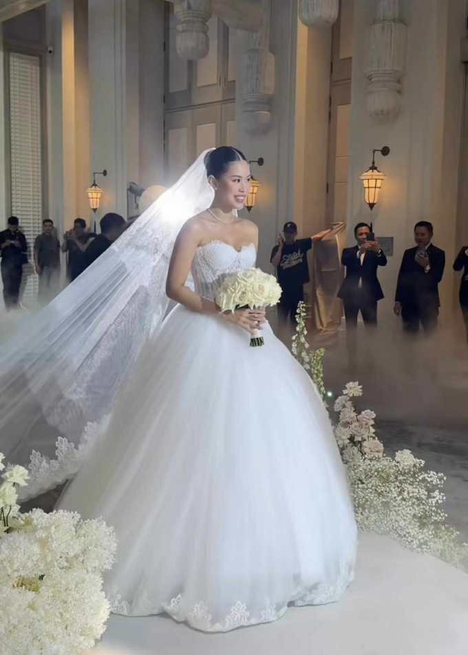 Tiên Nguyễn bị em trai nhắc đến bạn trai cũ ngay tại đám cưới khiến cả hội trường chấn động, cô dâu ra tín hiệu- Ảnh 6.