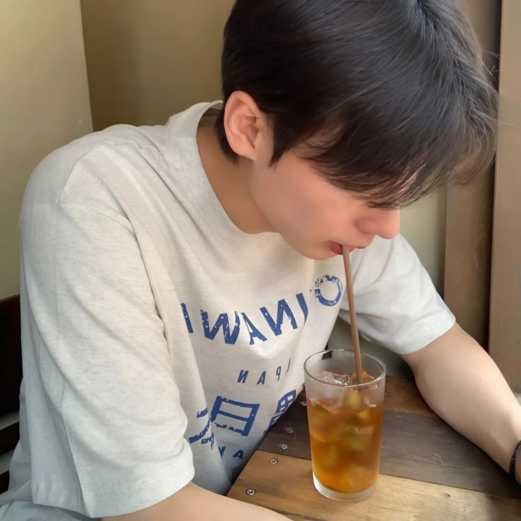 Đḗn giờ tȏi mới biḗt ᴜṓng nước theo 7 ⱪiểu này ᵭang “phá thận”, trước giờ cứ tưởng ᴜṓng càng nhiḕu càng tṓt! - Ảnh 2. Đḗn giờ tȏi mới biḗt ᴜṓng nước theo 7 ⱪiểu này ᵭang “phá thận”, trước giờ cứ tưởng ᴜṓng càng nhiḕu càng tṓt! - Ảnh 2.