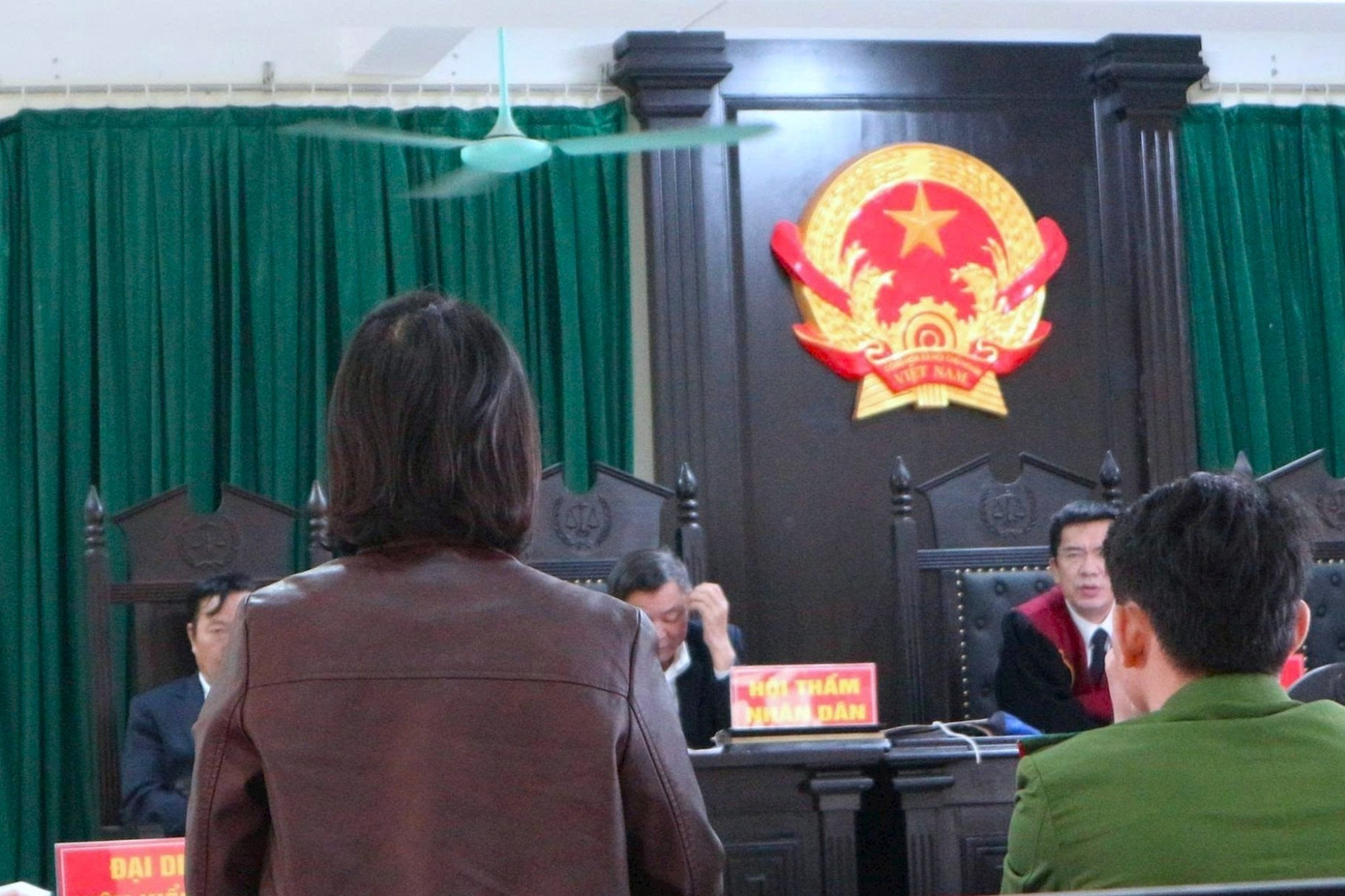 Sập bẫy lừa đảo 'chạy án', người phụ nữ mất hơn 2,3 tỷ đồng- Ảnh 3. Sập bẫy lừa đảo 'chạy án', người phụ nữ mất hơn 2,3 tỷ đồng- Ảnh 3.