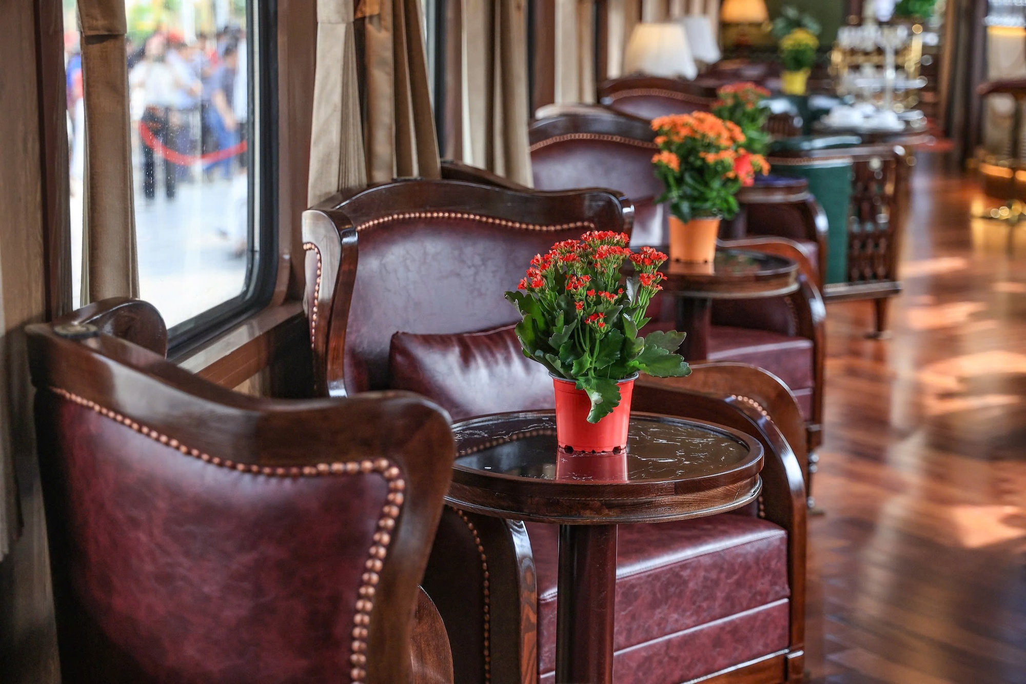 Chuyến tàu đi hơn 100km, thu 100 tỷ sau 7 tháng hoạt động: Du khách nhận xét "sang như máy bay" - Ảnh 5.