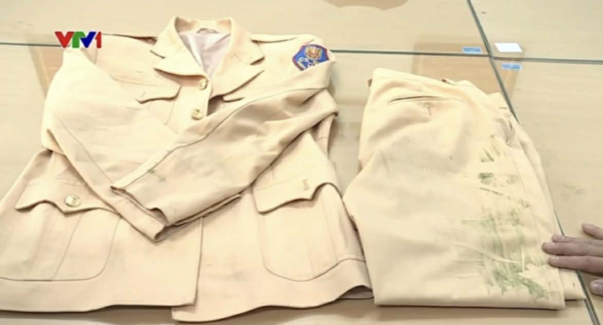 Đại úy CSGT kể khoảnh khắc bị người vi phạm đẩy vào đầu xe tải: Trước đó còn nhắc đối tượng đi gọn vào- Ảnh 2. Đại úy CSGT kể khoảnh khắc bị người vi phạm đẩy vào đầu xe tải: Trước đó còn nhắc đối tượng đi gọn vào- Ảnh 2.