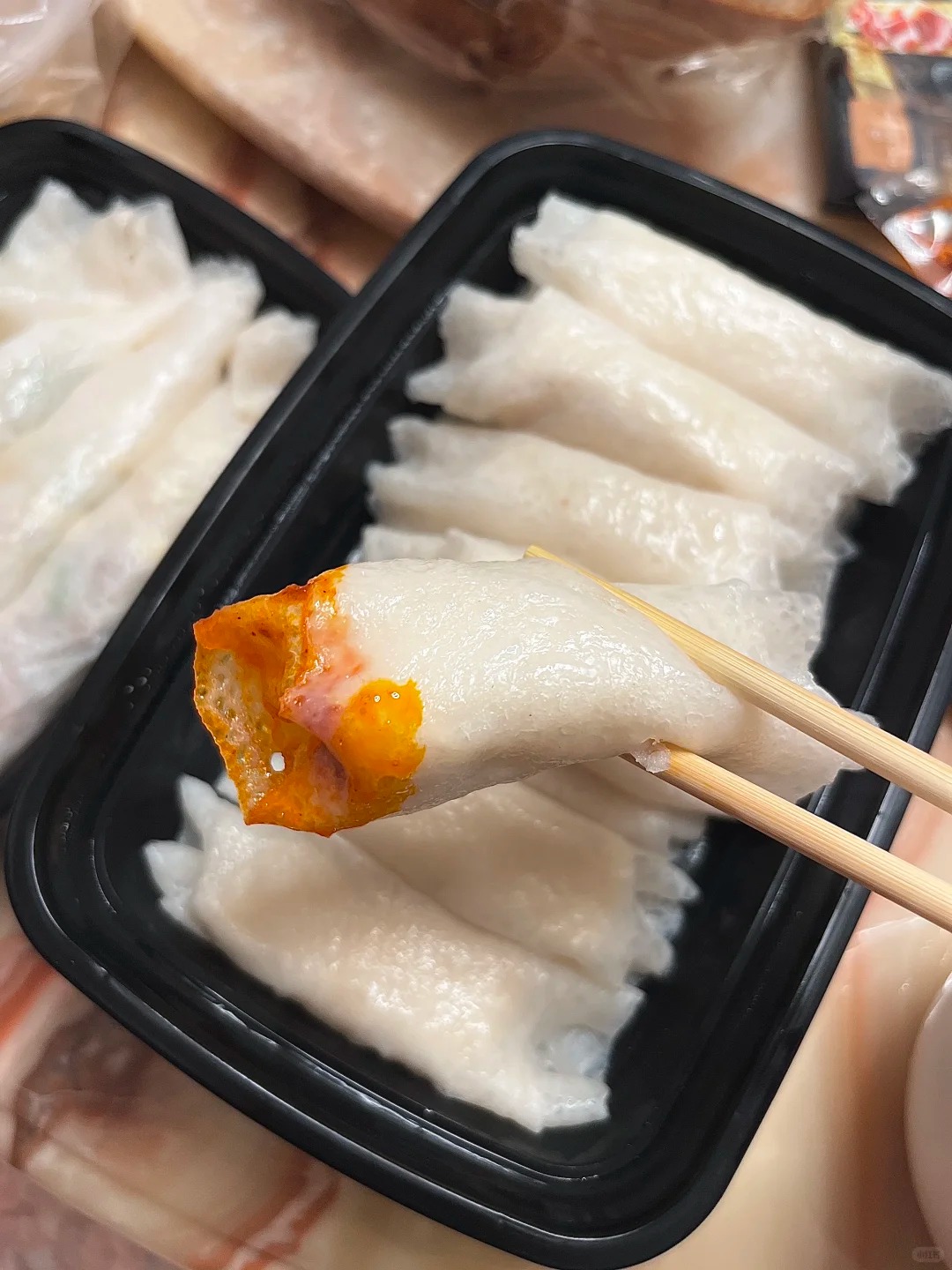 Cuộc so găng thú vị: Bánh cuốn Việt Nam và bánh cuốn Tử Trường, bên thanh tao nước mắm, bên đậm đà sốt cay- Ảnh 22. Cuộc so găng thú vị: Bánh cuốn Việt Nam và bánh cuốn Tử Trường, bên thanh tao nước mắm, bên đậm đà sốt cay- Ảnh 22.